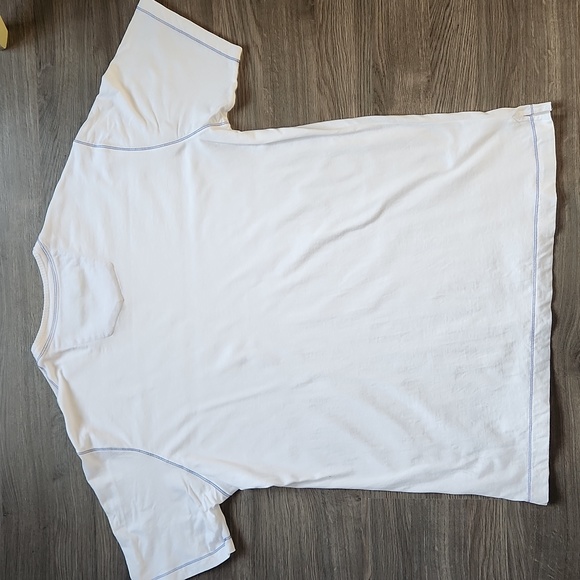 Robert Graham white v-neck tee with blue trim, size large - Picture 2 of 6